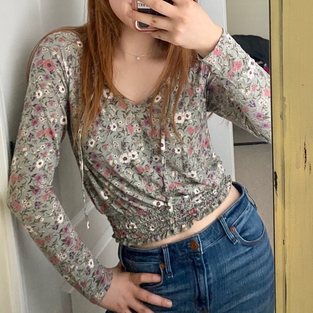 American Eagle floral long sleeve crop top ✨